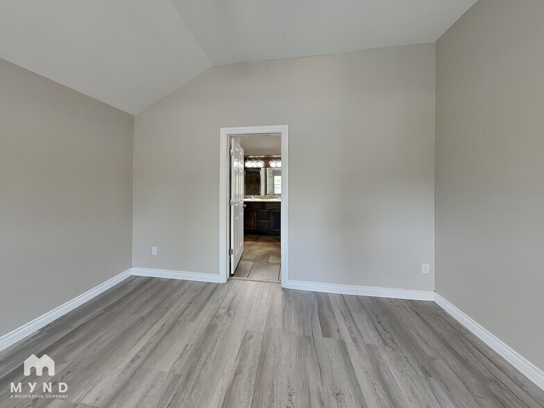 Building Photo - 1007 Merlin Dr