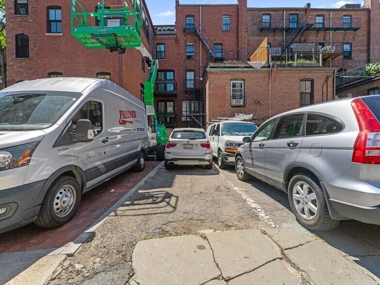 Building Photo - 365 Marlborough St