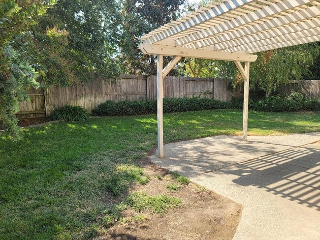 Building Photo - 1709 Evergreen Dr