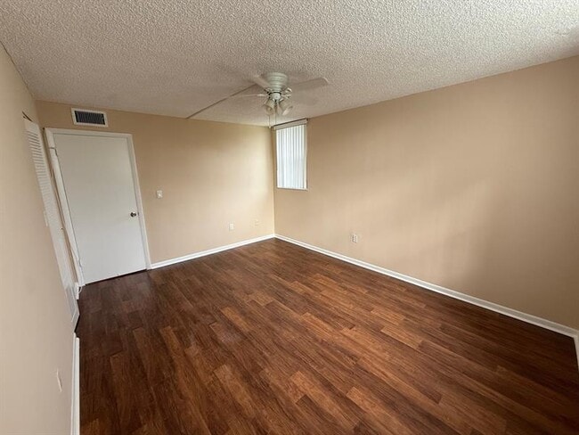 Building Photo - 1820 N Lauderdale Ave