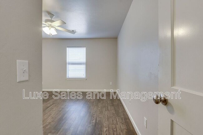 Building Photo - 407 Vail Cir