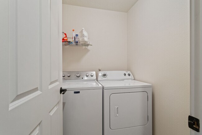 Building Photo - Bethany Beauty! 2 Bed 2.5 Bth + Office Townhome + 2 Car Garage + W/D + Wi-Fi Included