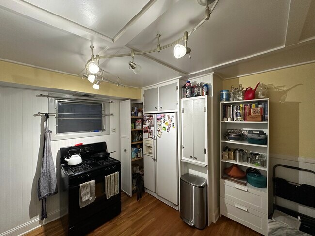 Building Photo - 2069 Elbur Ave