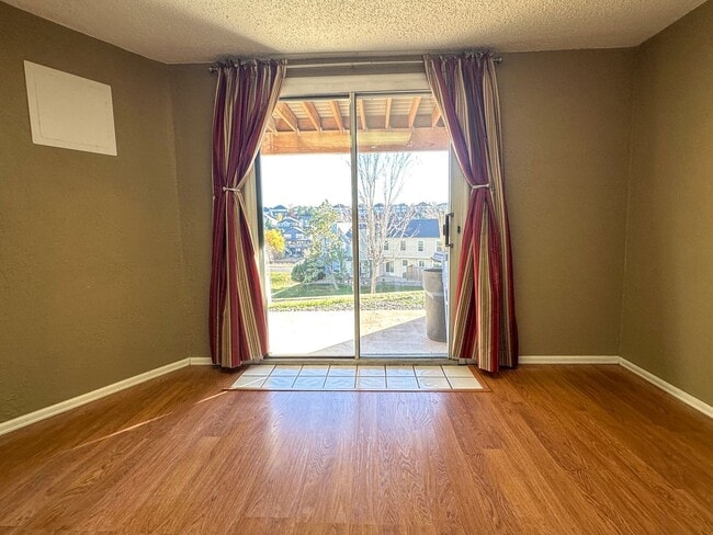 Building Photo - Beautiful TownHome Near Chatfield Reservoir