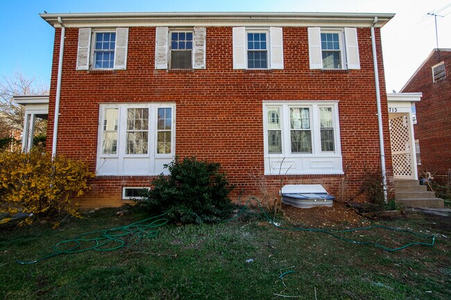 Building Photo - 2713 South Veitch Street