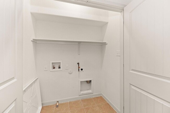 Building Photo - 1620 Bryant Dr