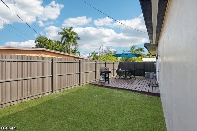 Building Photo - 92 Oak St