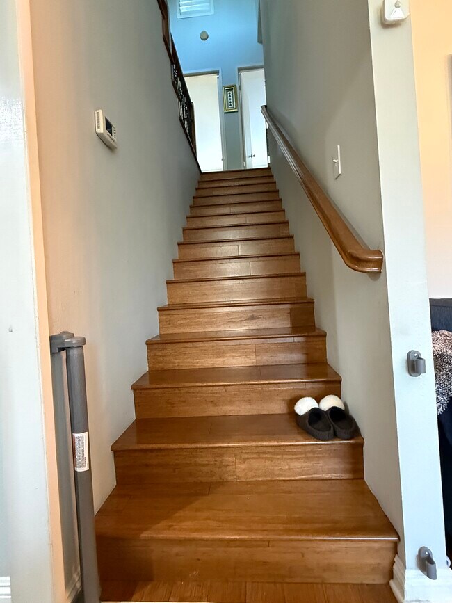 Building Photo - 224 S Marengo Ave