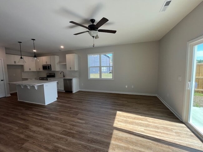 Building Photo - 8405 Paramount Point