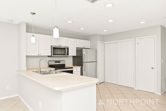 Building Photo - 3 BR/2BA | Newly Renovated Single Family Home |  Fenced backyard| In Bradenton!