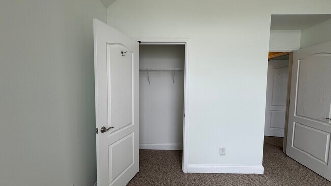 Building Photo - 5685 Hyacinth Ln