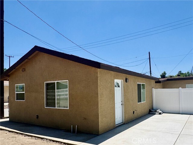 Building Photo - 134 E Cluster St