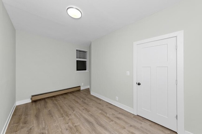 Building Photo - 1 bedroom in Chicago IL 60657