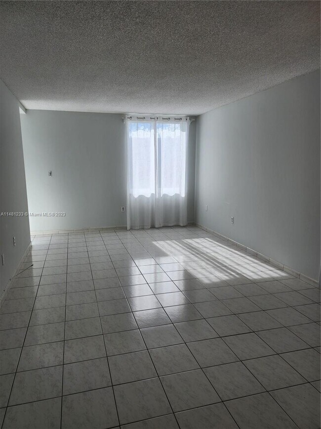 Building Photo - 250 180th Dr