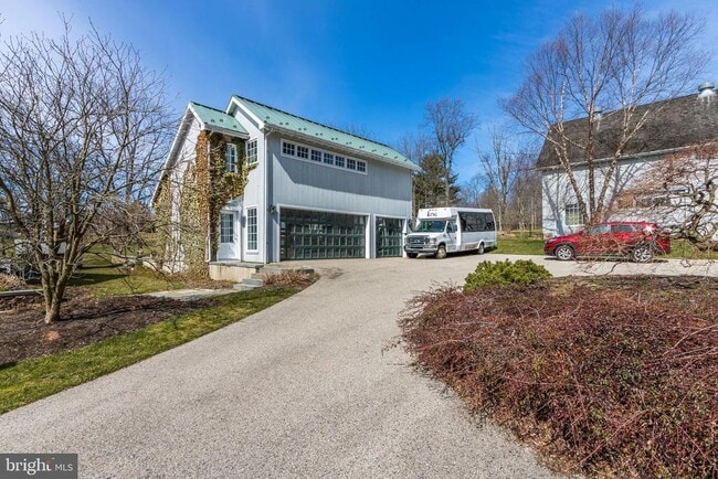 Building Photo - 373 Pineville Rd