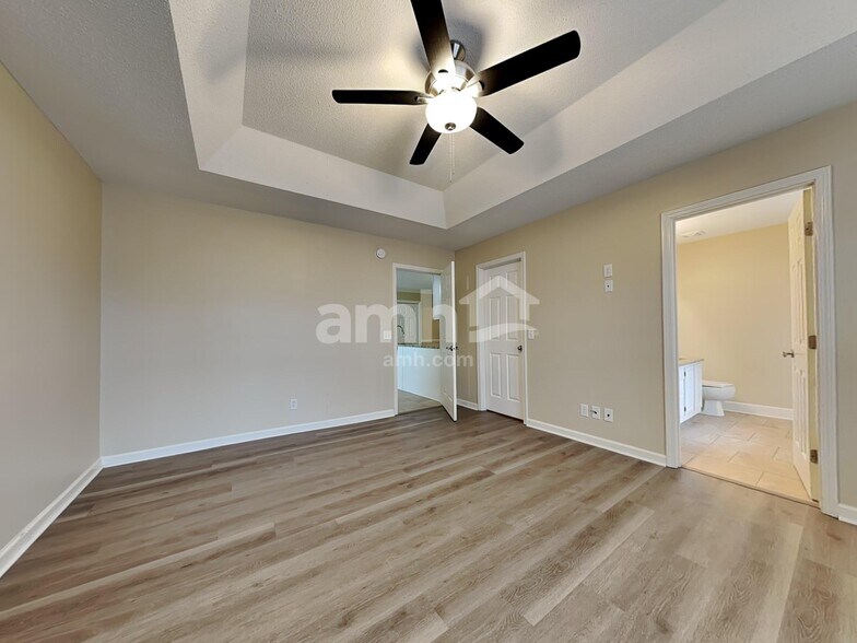 Building Photo - 409 Roberts Way