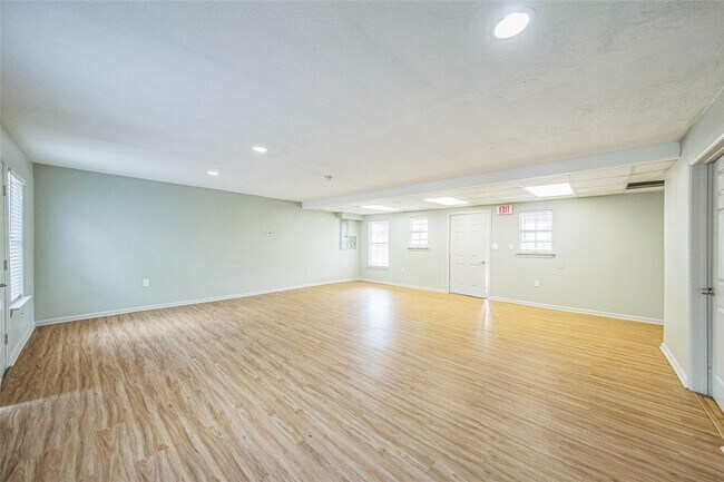 Building Photo - 2119 Jensen Dr