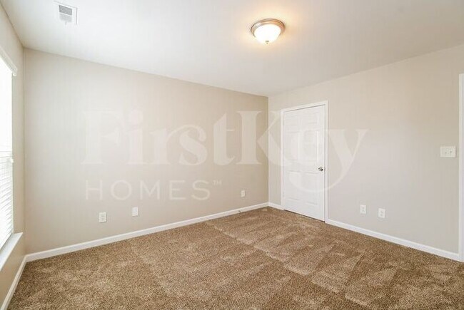Building Photo - 4559 Fairport Ct