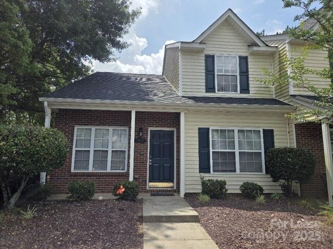 Primary Photo - 105 Lynch Cir
