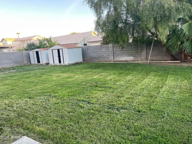 Building Photo - 1691 E Park Ave