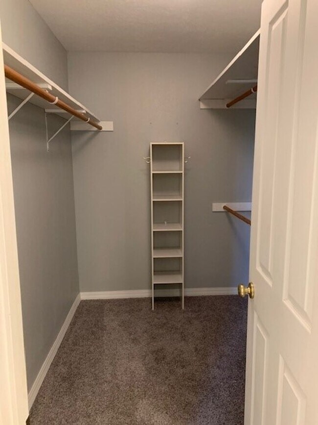 Building Photo - Furnished 4 Bedroom 3 Bath House in Kimberling City, MO with 2 car garage-Seasonal Lake View