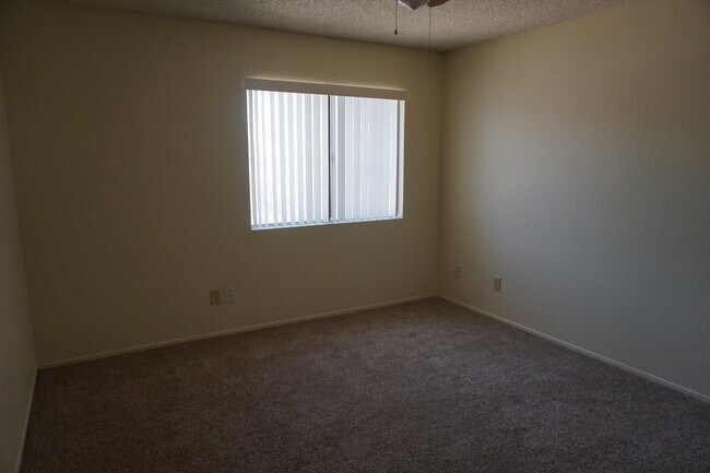 Building Photo - Charming 2 bed 1.5 bath Phoenix townhouse