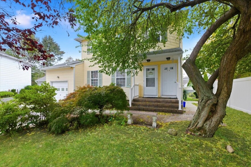 Building Photo - 10 Park Manor Ct