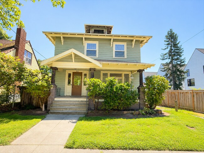 Building Photo - Spacious 5 Bedroom Home in N Portland with Hardwood Floors, Huge Basement & Fenced Yard!