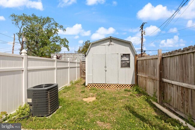Building Photo - 6552 Parnell Ave