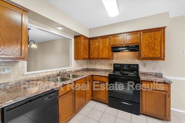 Building Photo - 5 Yates Ln