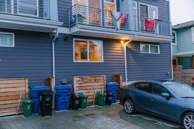 Building Photo - 4748 36th Ave S
