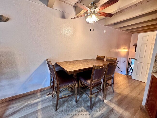 Building Photo - 3 Bedroom in Central Location in Incline! - Dog upon Approval!