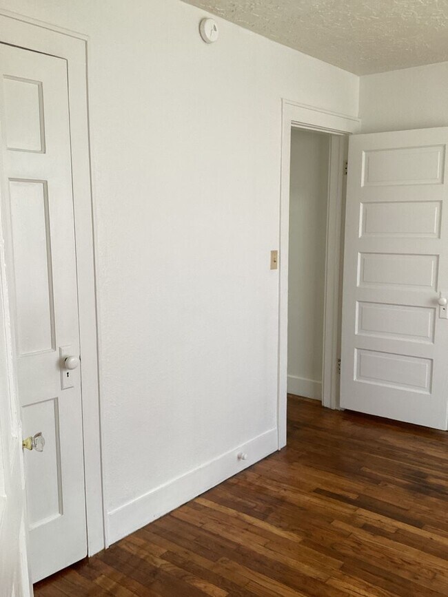 Building Photo - Newly Renovated 3 Bed Home! Located in Portales !