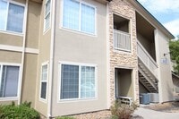 Building Photo - Long Realty & Property Management - 3 Bedroom Condo in Gated Community with Amenities