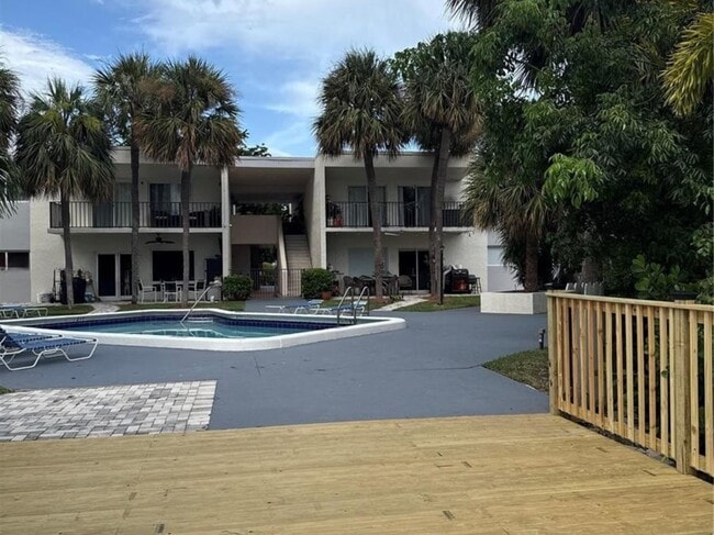 Building Photo - 900 Crystal Lake Dr