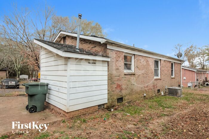 Building Photo - 2754 Mary Ave