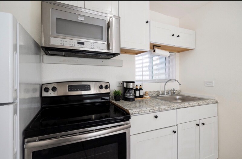 Building Photo - 4344 Keeler Ave