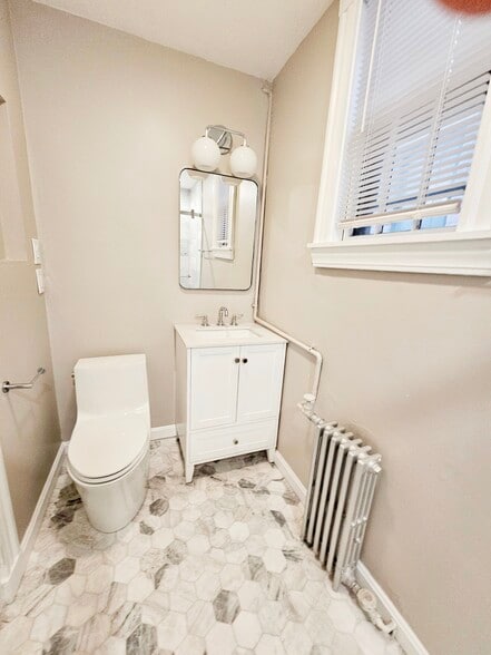 Building Photo - 82 Phillips St