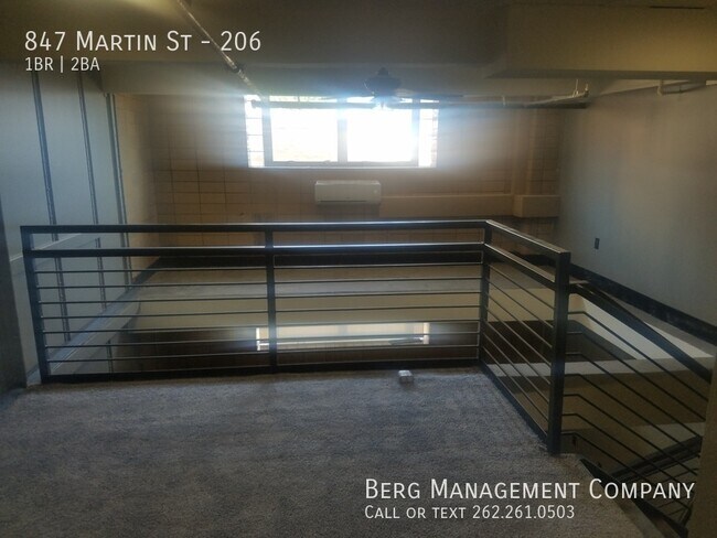 Building Photo - 847 Martin St