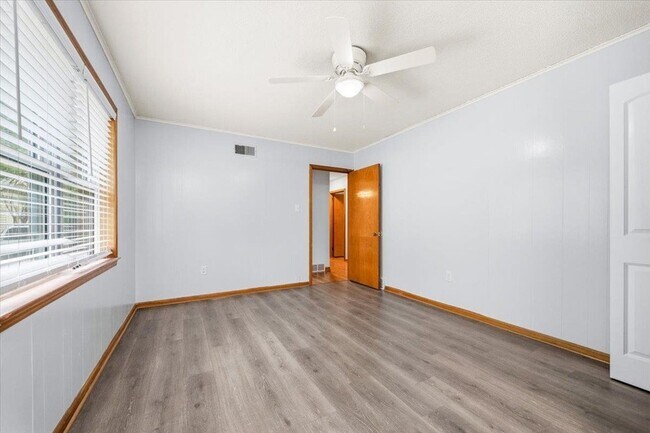 Building Photo - 7283 Juana Dr