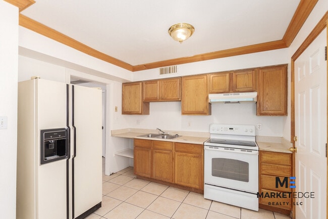 Primary Photo - 2Bed/2Bath House at 24th St/Baseline! Appl...