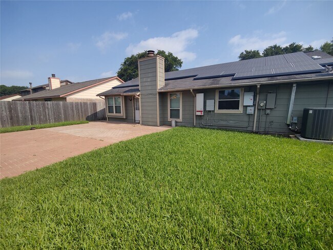 Building Photo - 2715 Ashington Dr