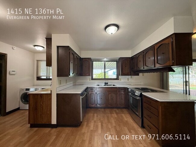 Building Photo - 1415 NE 136th Pl