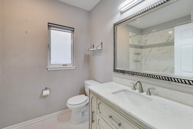 Building Photo - 3238 N Kilbourn Ave