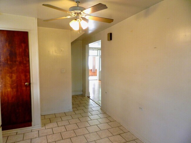 Building Photo - *** Amazing Shadyside Apartment * Walk to everything * Pet Friendly * Duplex Style Apartment * Lu...