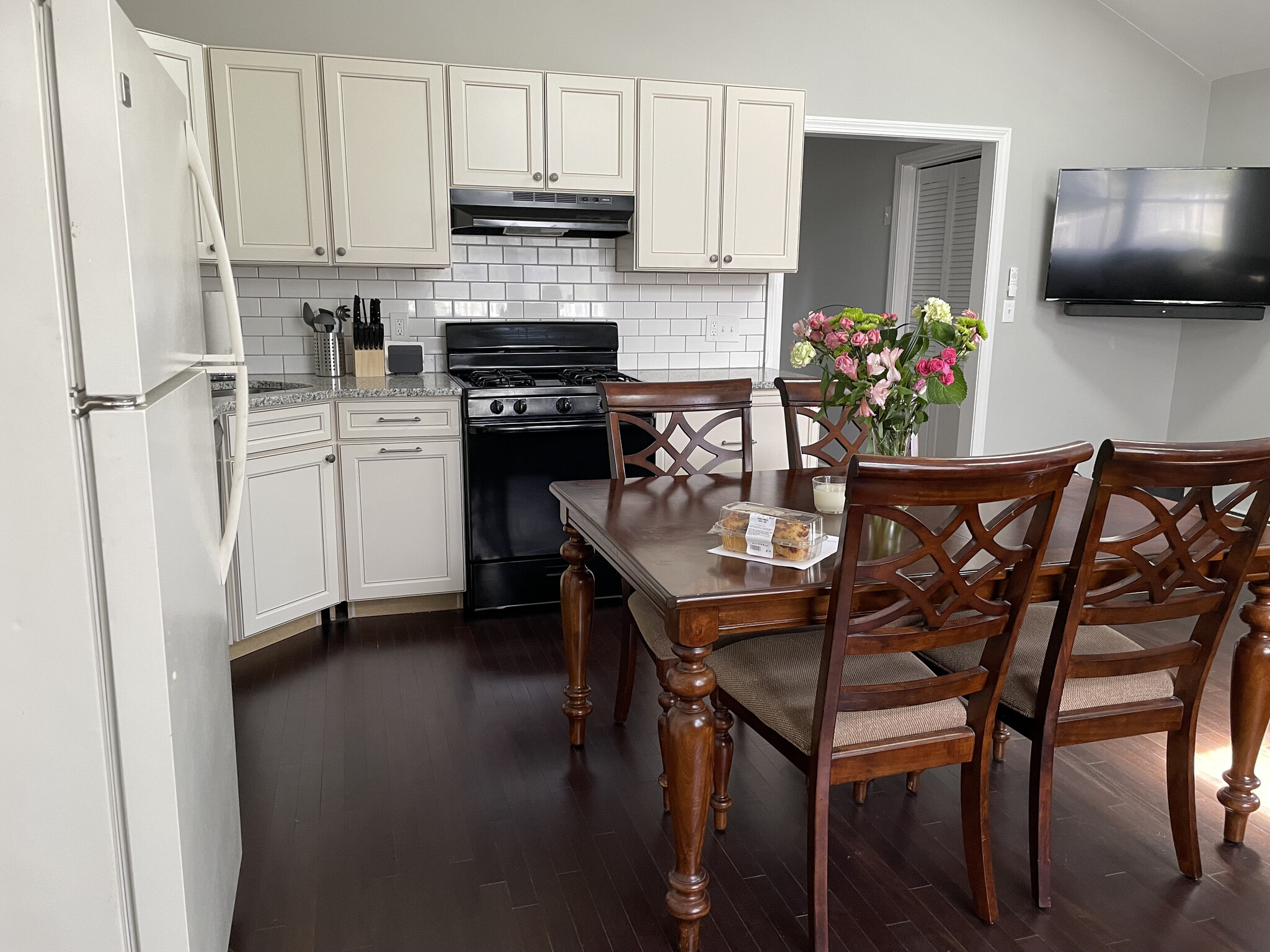 Kitchen 2 - 35 Taylor Pl