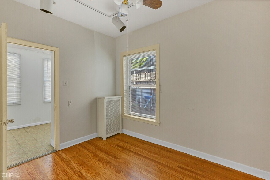 Building Photo - 6528 N Bosworth Ave