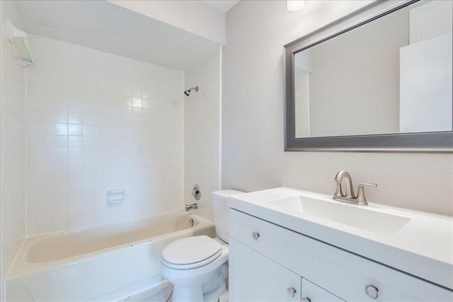 Building Photo - 3 Cypress Fairway Village