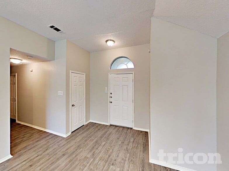 Building Photo - 1508 Manitoba Ln