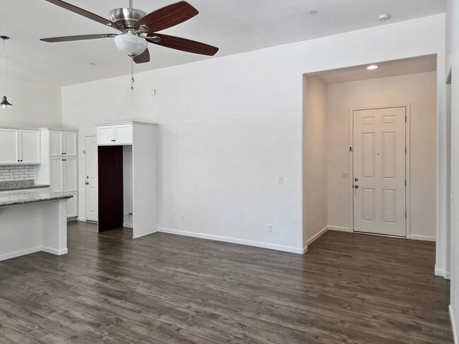 Building Photo - $2,400 Barstow & Leonard, 3 Bed- 2 Full Ba...